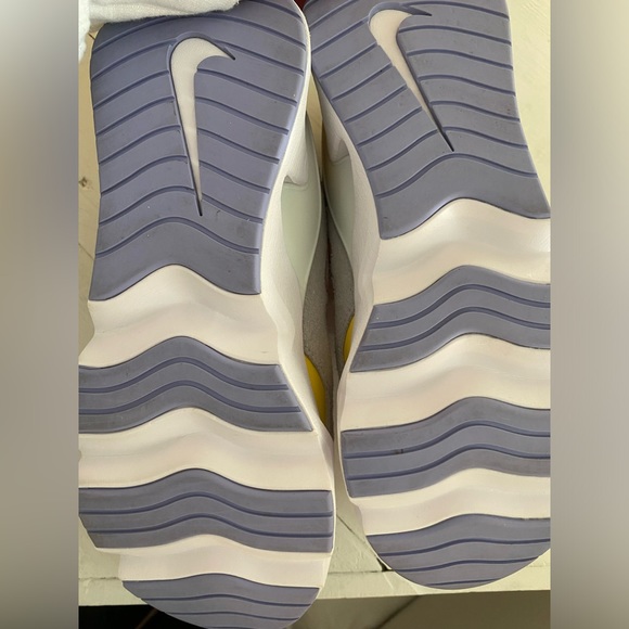 Nike RYZ 365 Women’s Multi Color Sneakers - Picture 5 of 5